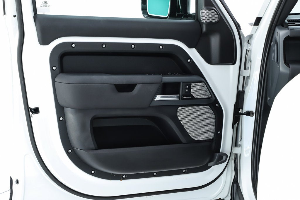 2024 Land Rover Defender 130 X-Dynamic SE