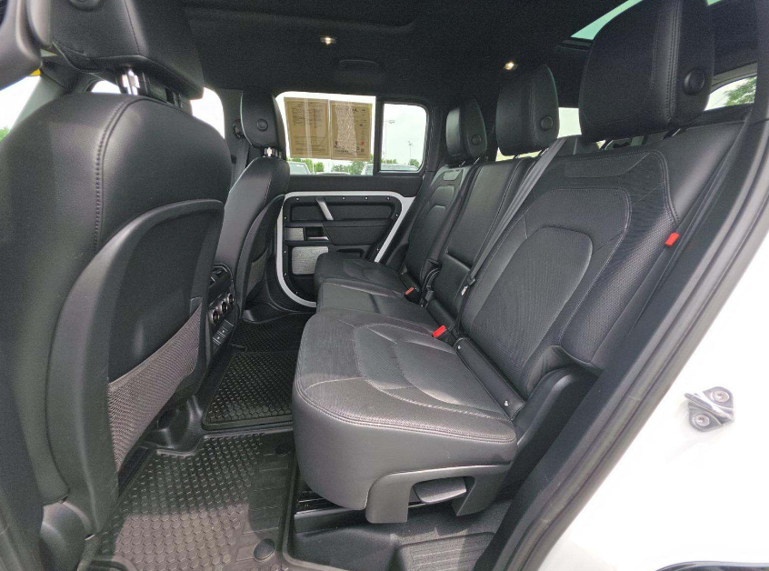 2024 Land Rover Defender 130 X-Dynamic SE