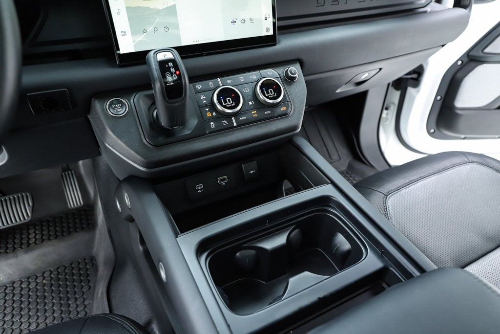 2024 Land Rover Defender 130 X-Dynamic SE