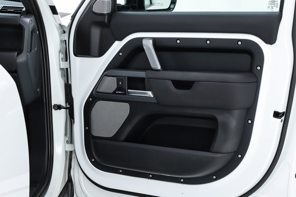 2024 Land Rover Defender 130 X-Dynamic SE