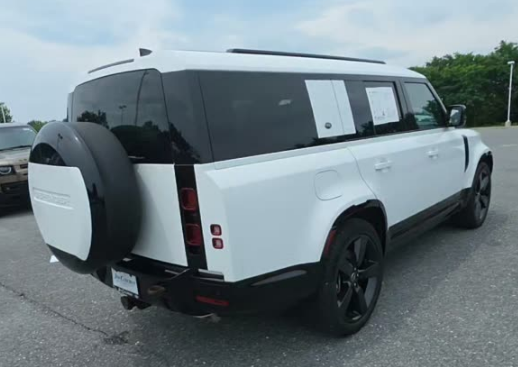 2024 Land Rover Defender 130 X-Dynamic SE