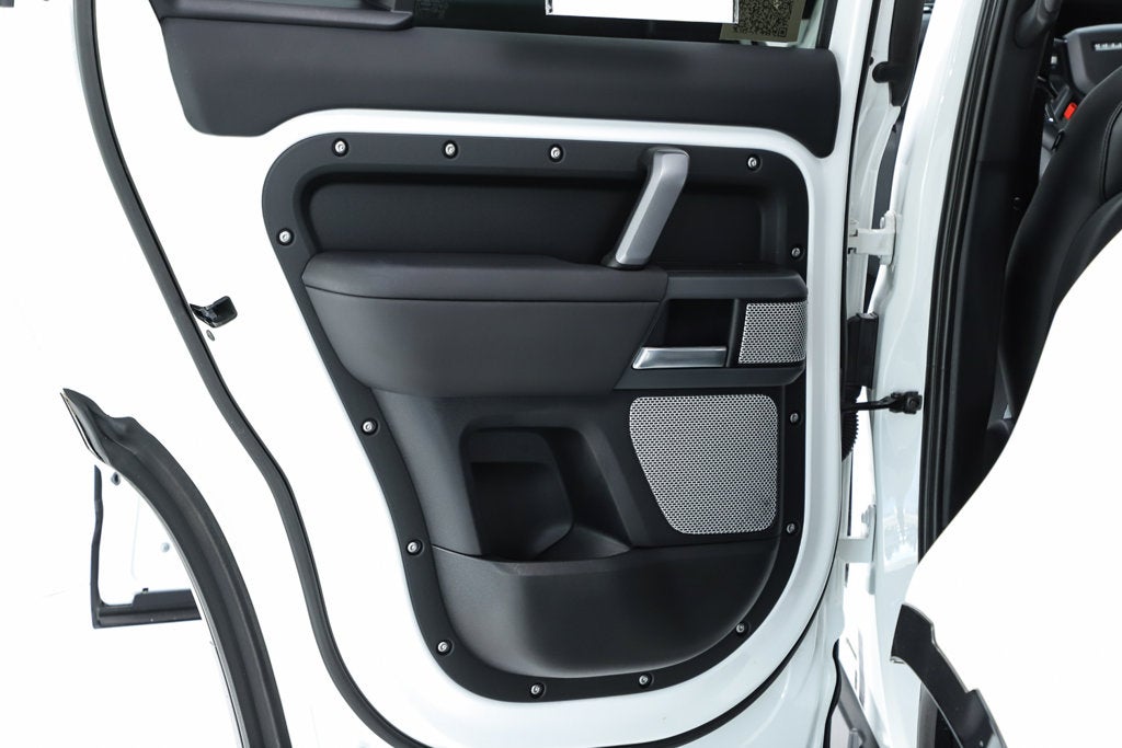 2024 Land Rover Defender 130 X-Dynamic SE