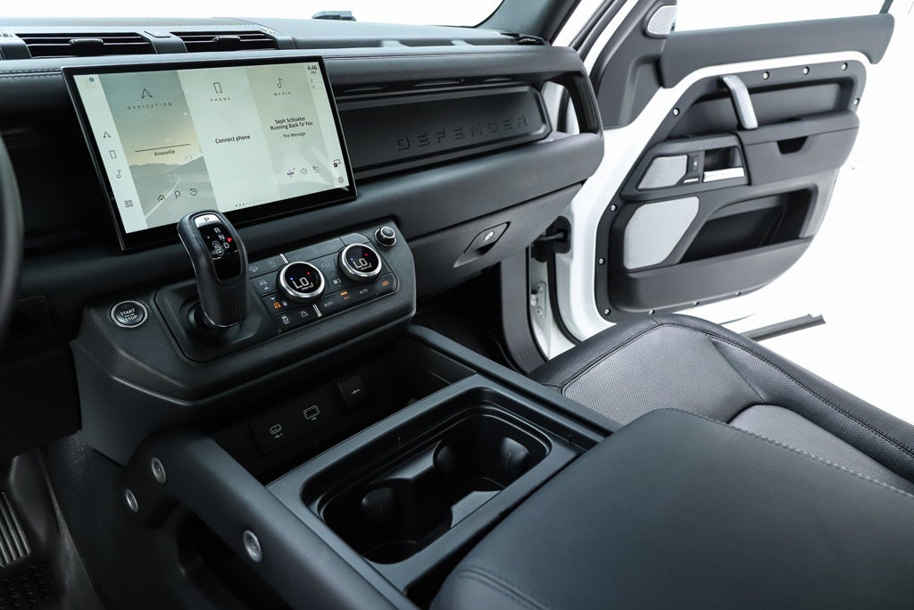 2024 Land Rover Defender 130 X-Dynamic SE