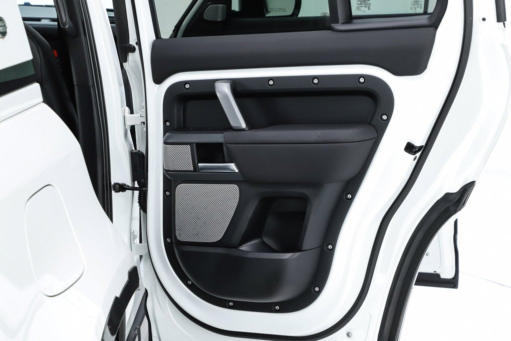 2024 Land Rover Defender 130 X-Dynamic SE