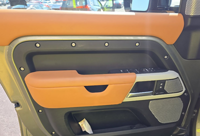 2024 Land Rover Defender 130 X-Dynamic SE