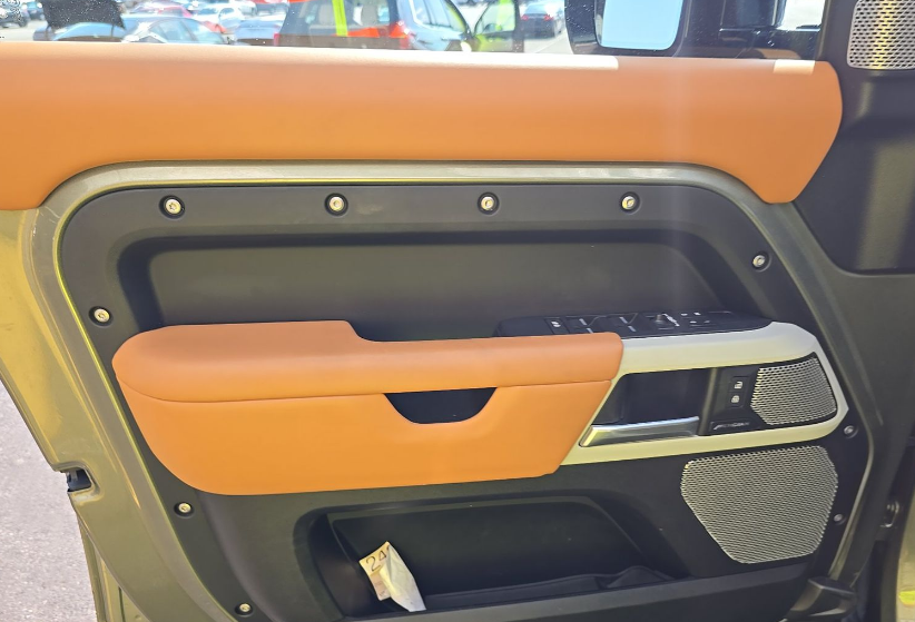 2024 Land Rover Defender 130 X-Dynamic SE