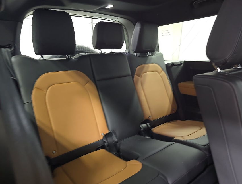 2024 Land Rover Defender 130 X-Dynamic SE
