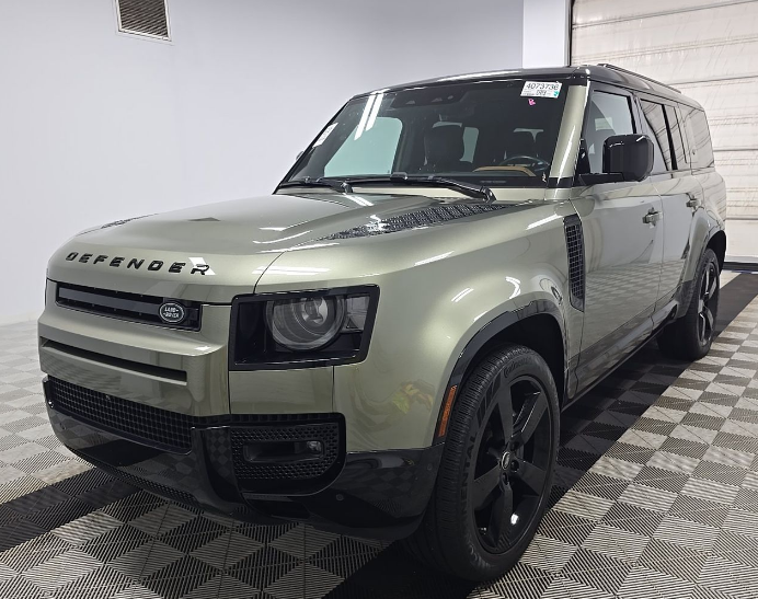 2024 Land Rover Defender 130 X-Dynamic SE