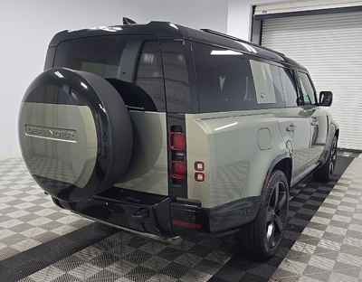 2024 Land Rover Defender 130 X-Dynamic SE