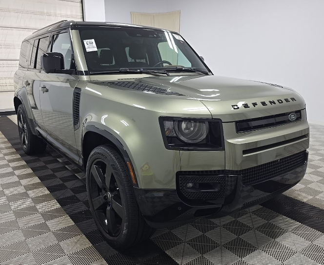 2024 Land Rover Defender 130 X-Dynamic SE