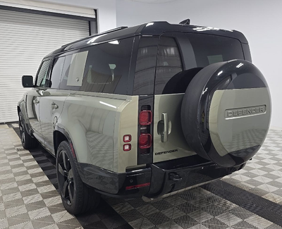 2024 Land Rover Defender 130 X-Dynamic SE
