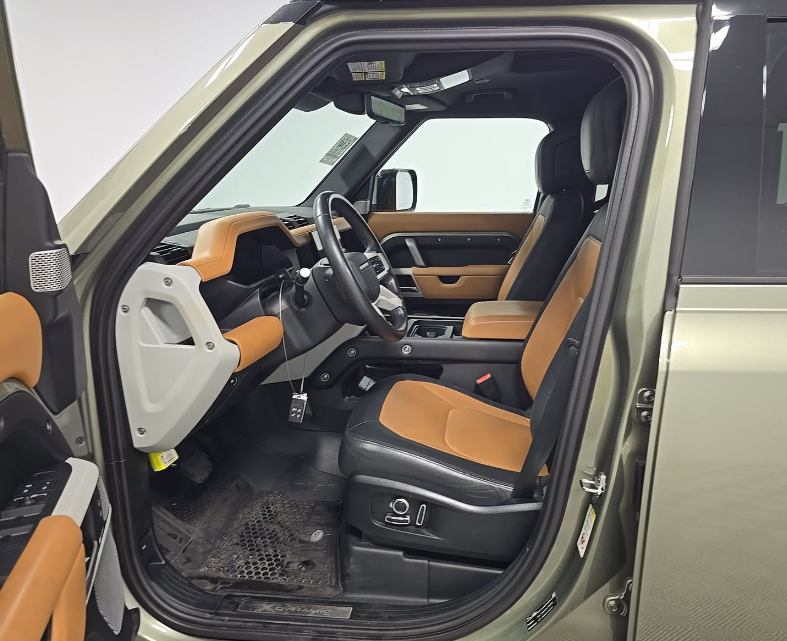 2024 Land Rover Defender 130 X-Dynamic SE