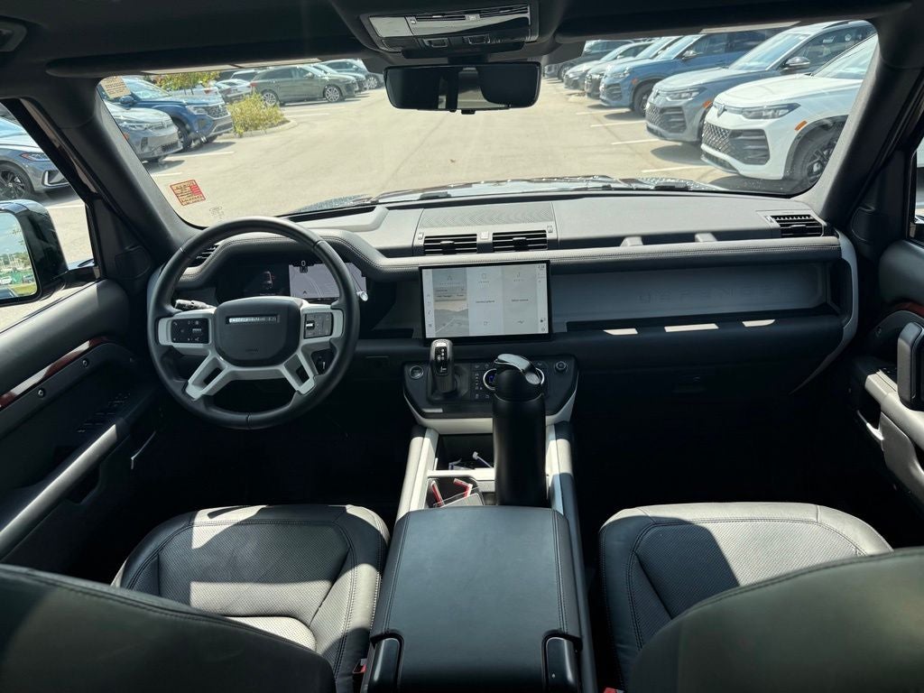 2025 Land Rover Defender 130 X-Dynamic SE