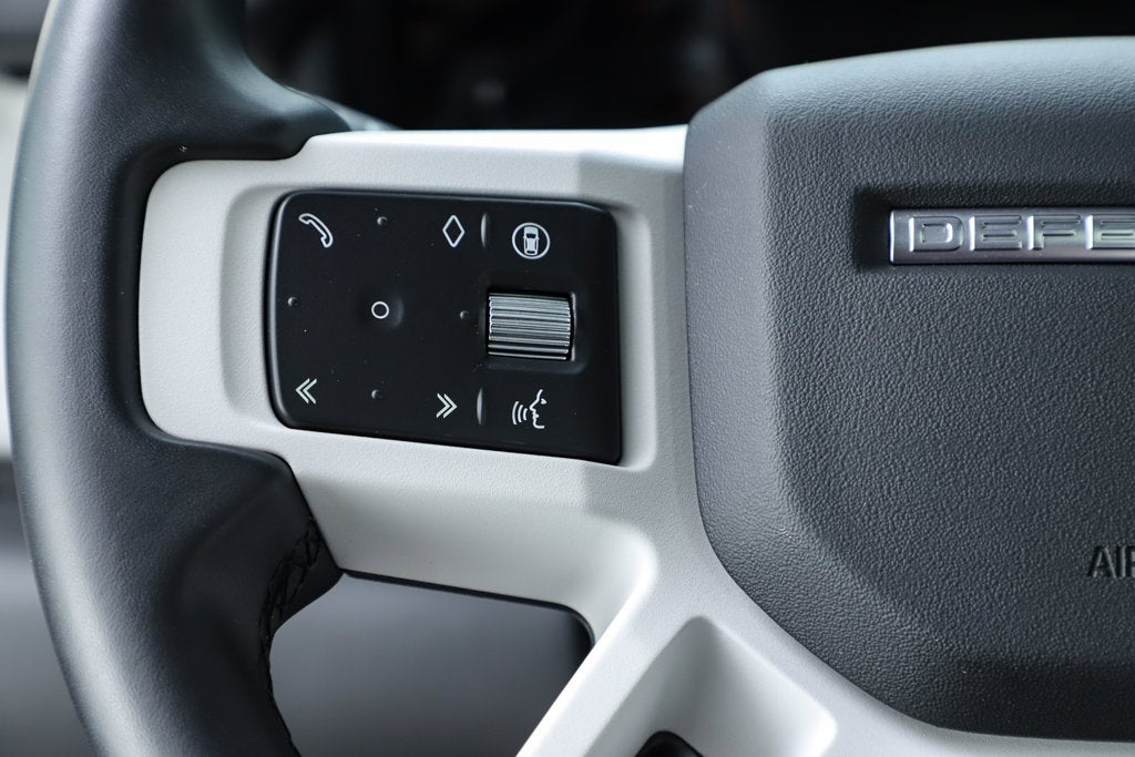 2025 Land Rover Defender 130 X-Dynamic SE