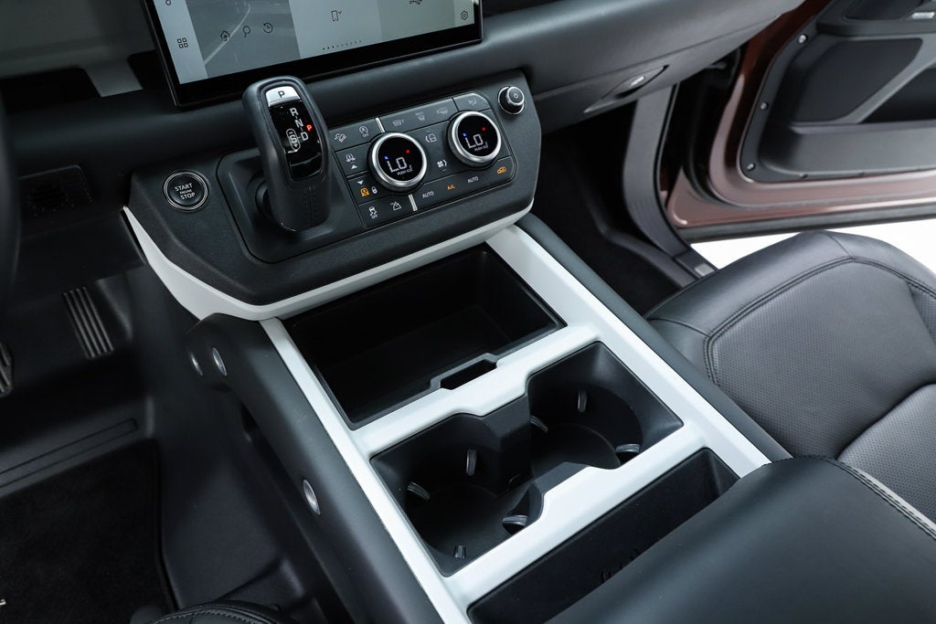 2025 Land Rover Defender 130 X-Dynamic SE