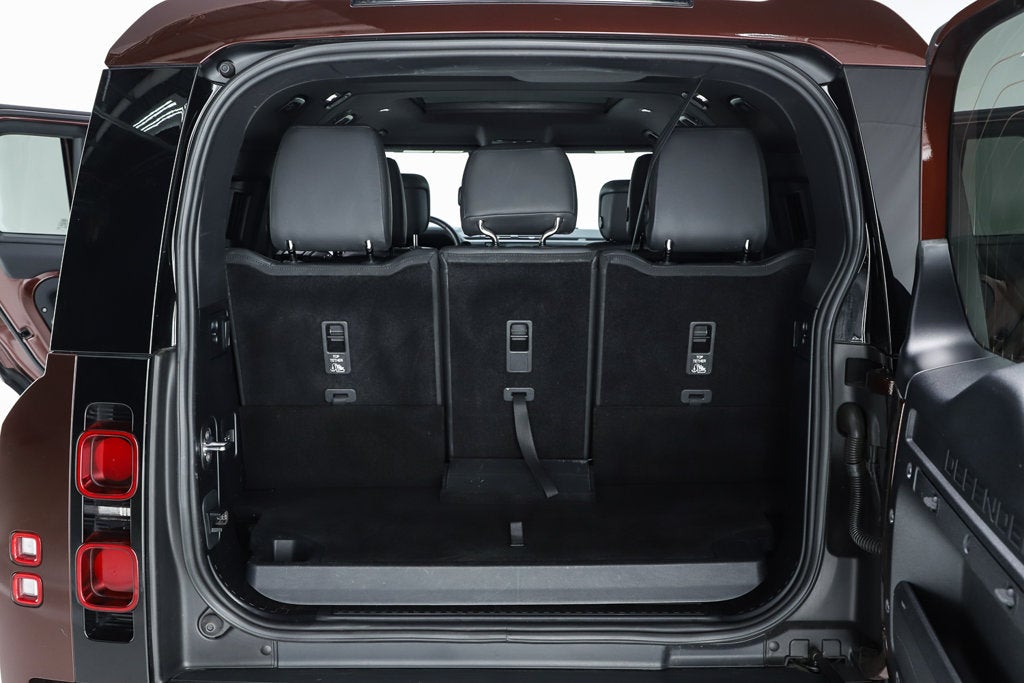 2025 Land Rover Defender 130 X-Dynamic SE