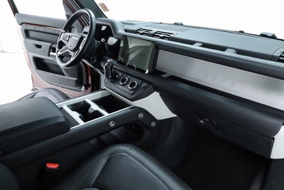 2025 Land Rover Defender 130 X-Dynamic SE