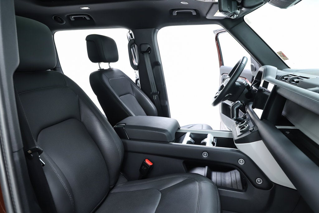 2025 Land Rover Defender 130 X-Dynamic SE