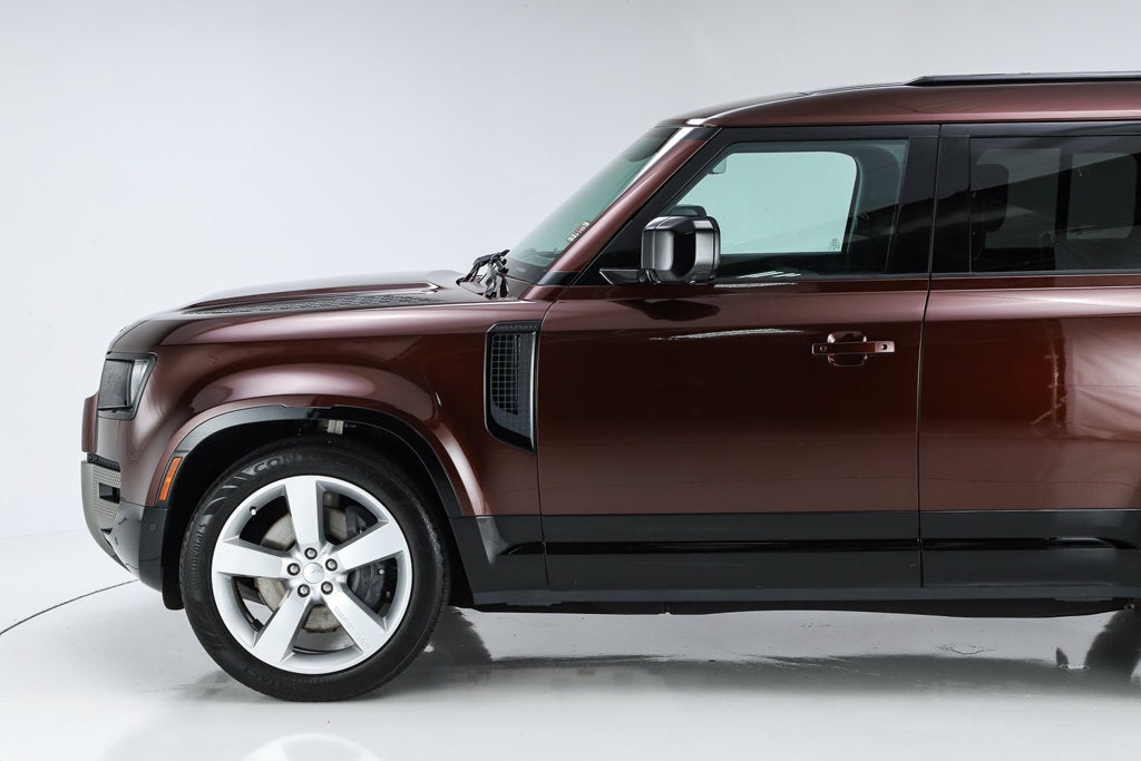 2025 Land Rover Defender 130 X-Dynamic SE