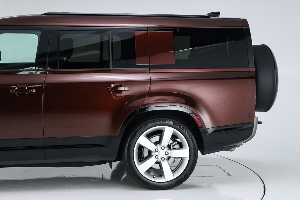 2025 Land Rover Defender 130 X-Dynamic SE