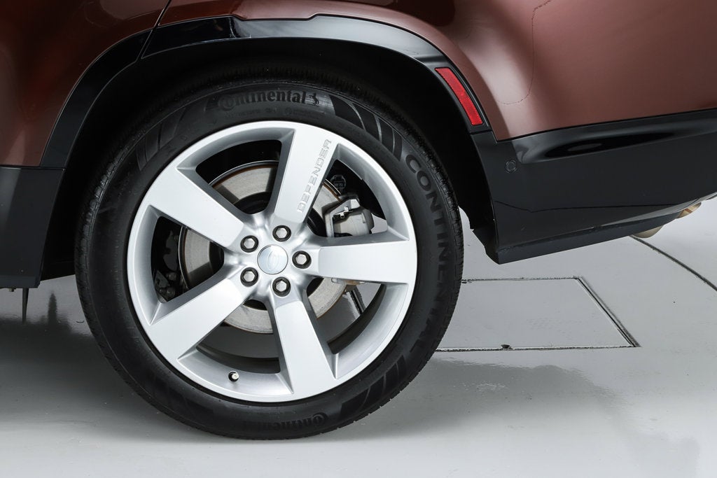 2025 Land Rover Defender 130 X-Dynamic SE