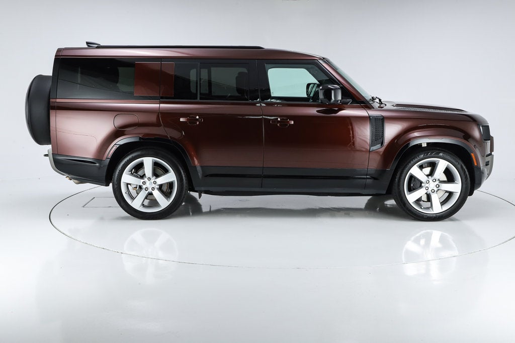 2025 Land Rover Defender 130 X-Dynamic SE