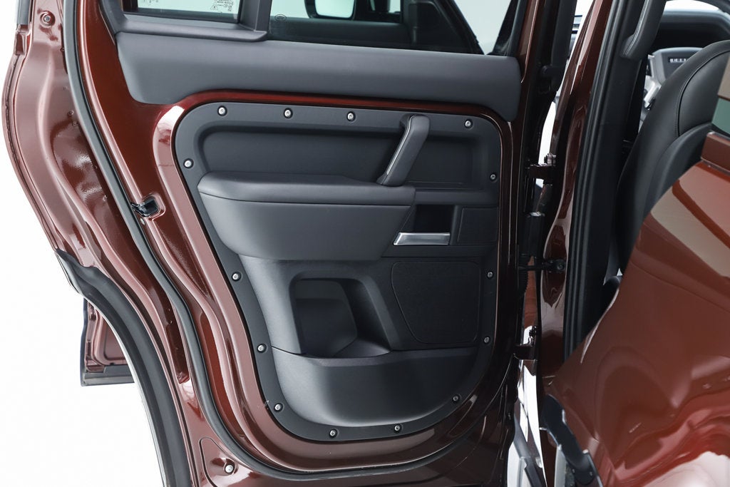 2025 Land Rover Defender 130 X-Dynamic SE