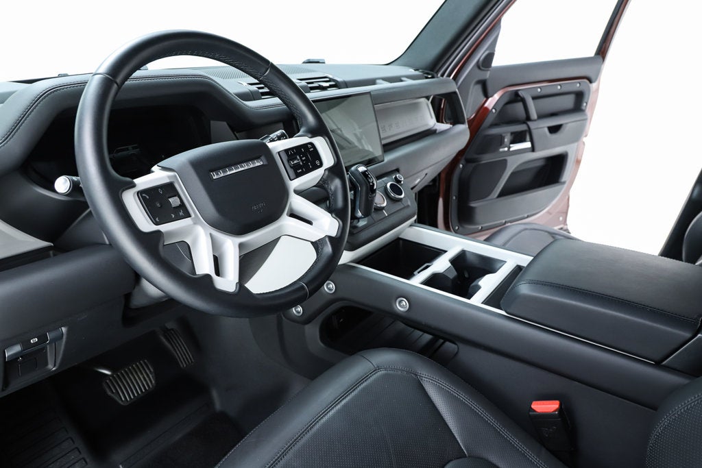 2025 Land Rover Defender 130 X-Dynamic SE