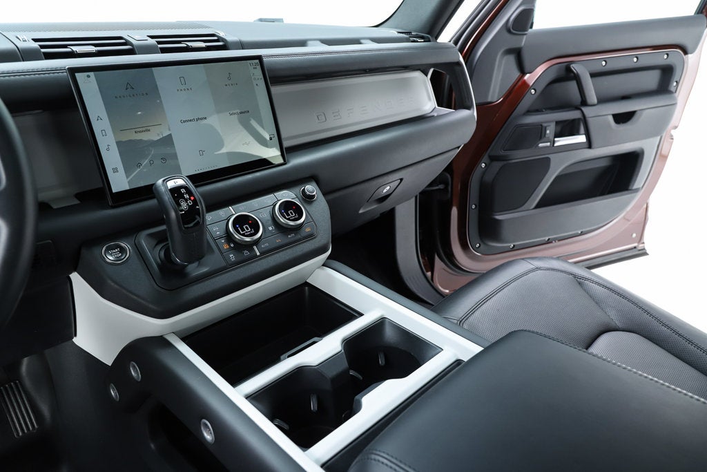 2025 Land Rover Defender 130 X-Dynamic SE