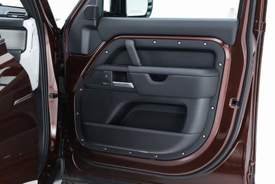 2025 Land Rover Defender 130 X-Dynamic SE