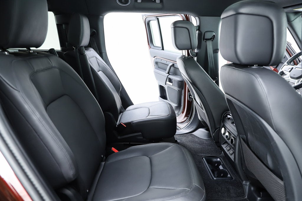2025 Land Rover Defender 130 X-Dynamic SE
