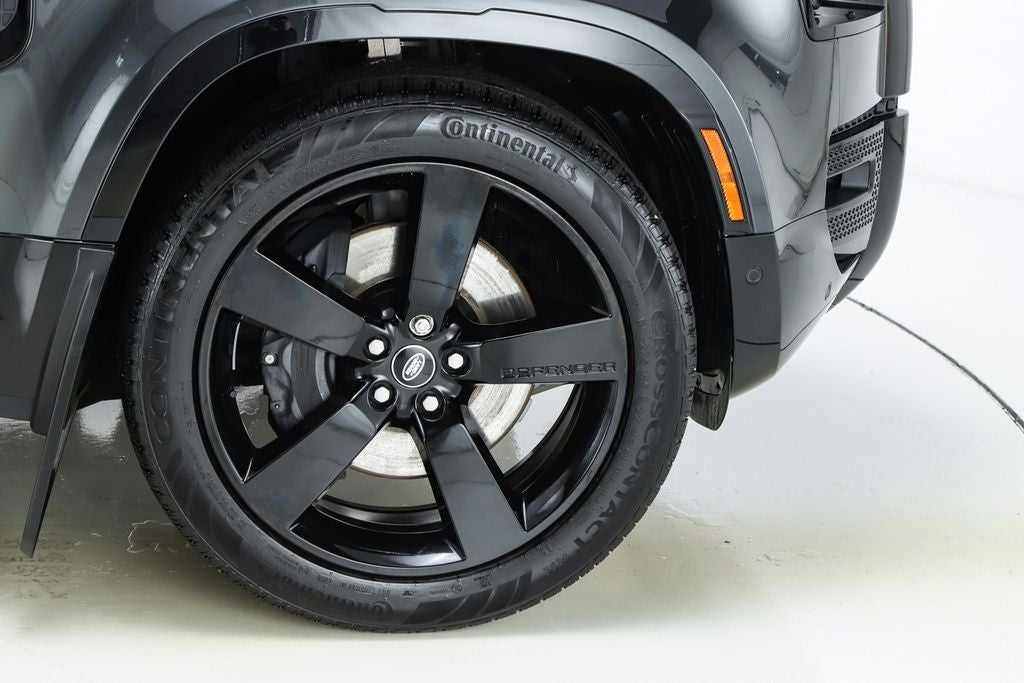 2025 Land Rover Defender 130 X-Dynamic SE