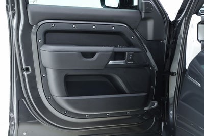 2025 Land Rover Defender 130 X-Dynamic SE