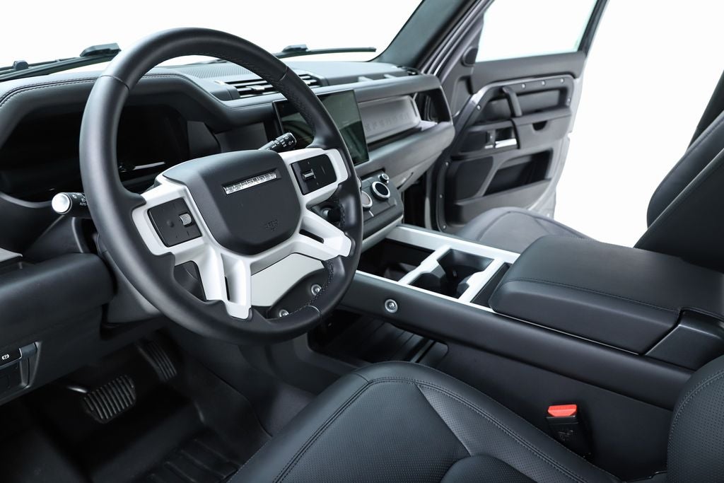 2025 Land Rover Defender 130 X-Dynamic SE