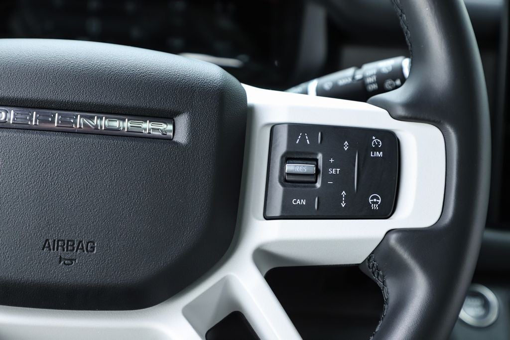 2025 Land Rover Defender 130 X-Dynamic SE