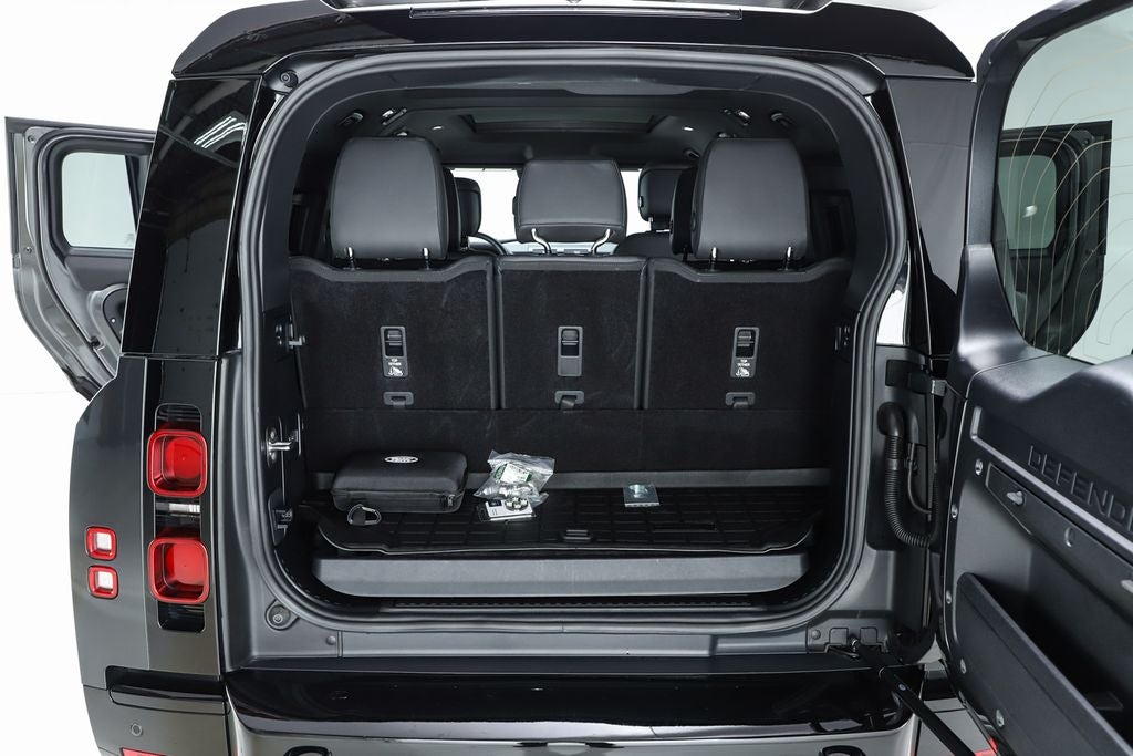 2025 Land Rover Defender 130 X-Dynamic SE