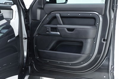 2025 Land Rover Defender 130 X-Dynamic SE