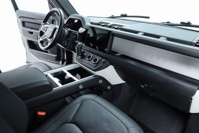 2025 Land Rover Defender 130 X-Dynamic SE