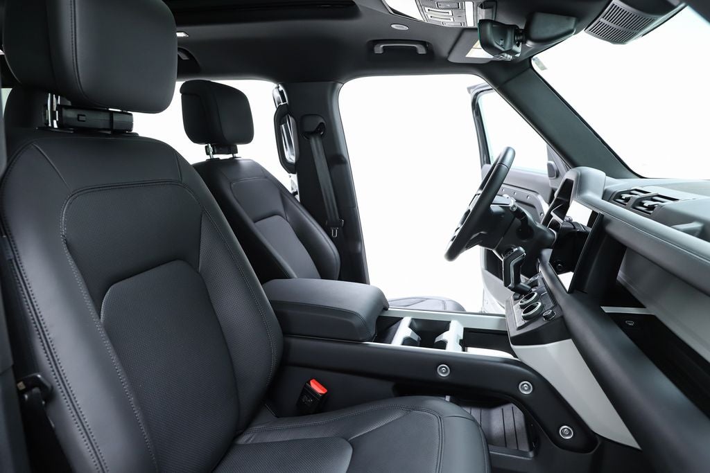 2025 Land Rover Defender 130 X-Dynamic SE