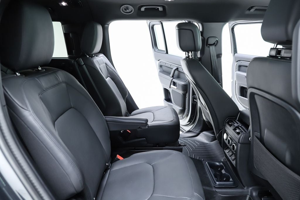 2025 Land Rover Defender 130 X-Dynamic SE