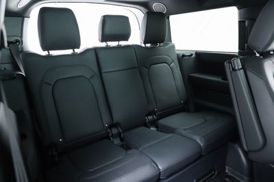 2025 Land Rover Defender 130 X-Dynamic SE