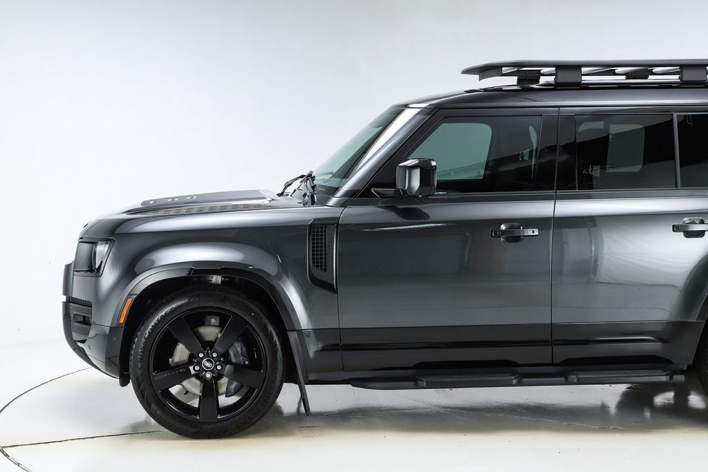 2025 Land Rover Defender 130 X-Dynamic SE