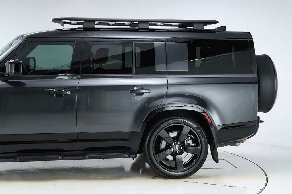 2025 Land Rover Defender 130 X-Dynamic SE