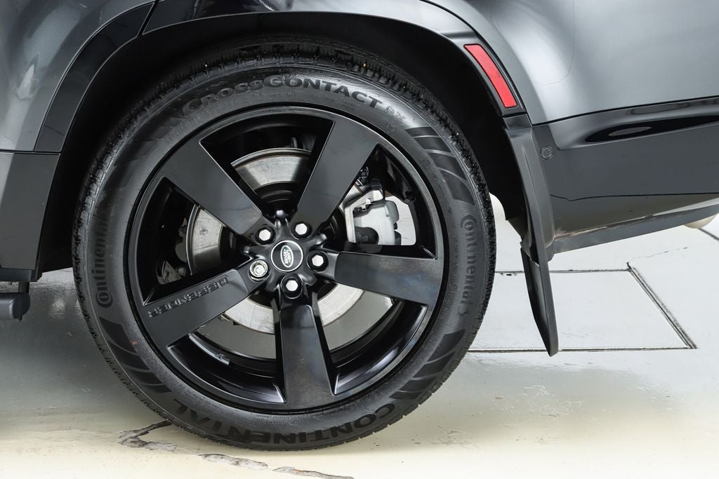 2025 Land Rover Defender 130 X-Dynamic SE