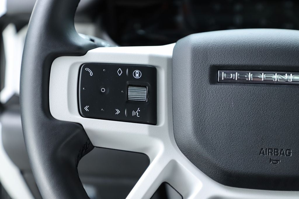 2025 Land Rover Defender 130 X-Dynamic SE