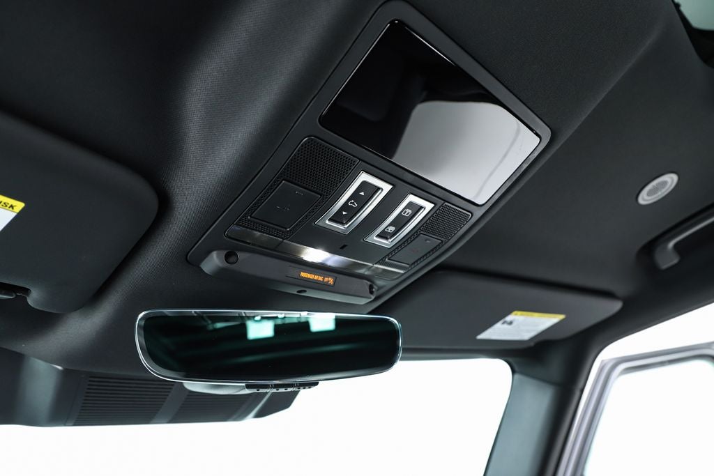 2025 Land Rover Defender 130 X-Dynamic SE