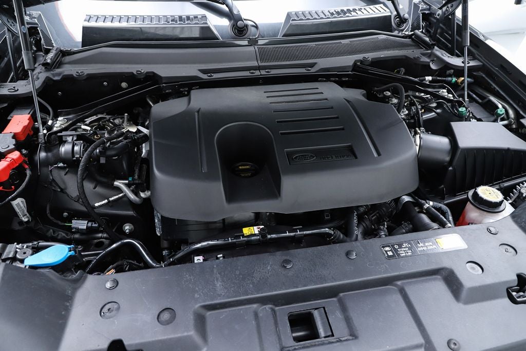 2025 Land Rover Defender 130 X-Dynamic SE