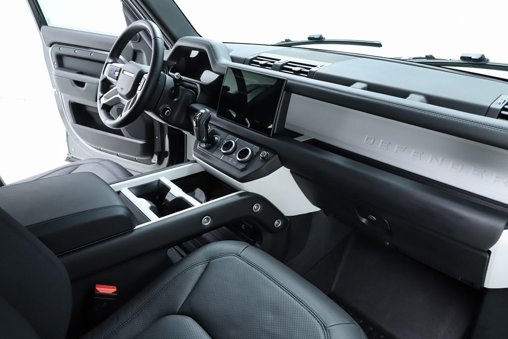 2025 Land Rover Defender 130 X-Dynamic SE