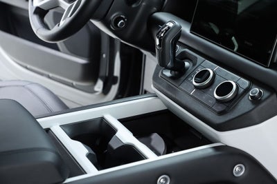 2025 Land Rover Defender 130 X-Dynamic SE