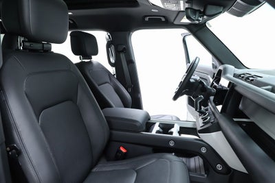 2025 Land Rover Defender 130 X-Dynamic SE